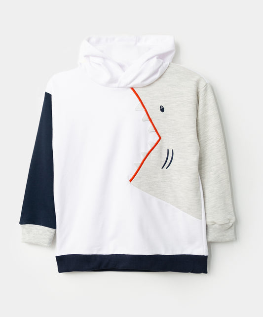 Hoodie im Haifisch-Design